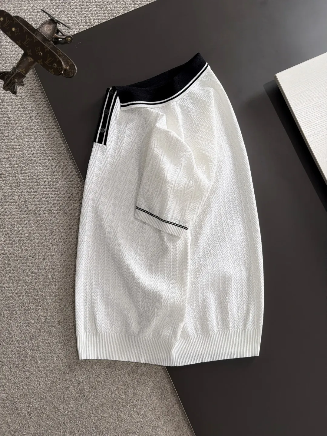 Next day shipment High Quality BC 2026 Summer New Arrival men's short-sleeved T-shirt Made of combed cotton yarn knitted cotton fabric, pure cotton high-weight special yarn, it feels full of weight when weighed, and the upper body is more textured than ordinary T-shirts. This texture can cope with the weather easily and is suitable for both hot and cold! The pattern on the chest adopts three-dimensional embroidery technology, and is perfectly produced stitch by stitch with reference to the original version! Loose fit design, looks noble. Size: M to XXXL